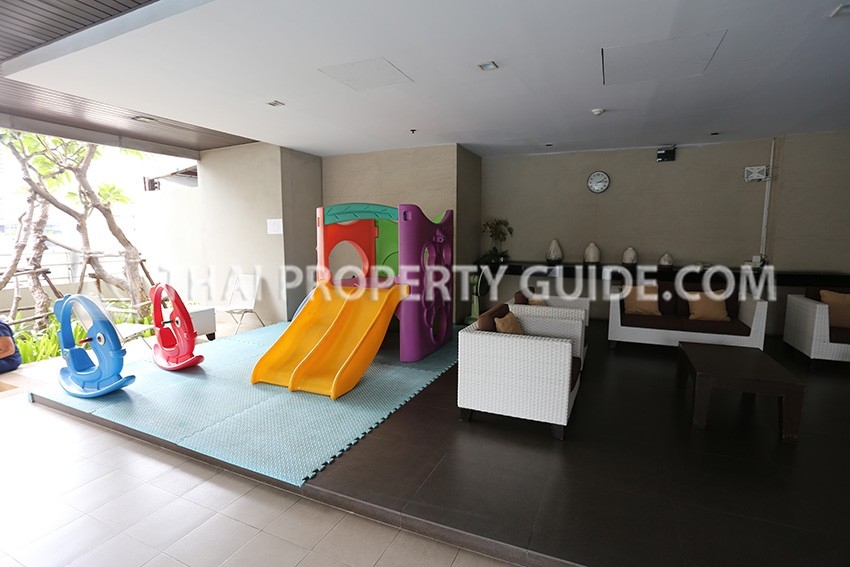 Condominium in Sukhumvit : The Madison Condominium 